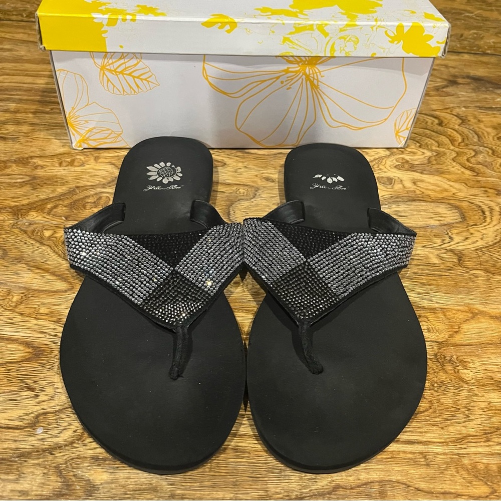 Yellow Box Sam black rhinestone flip flops Sz 10.
